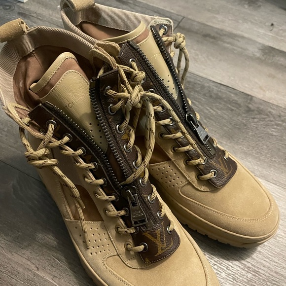 Louis Vuitton boot - Picture 2 of 10